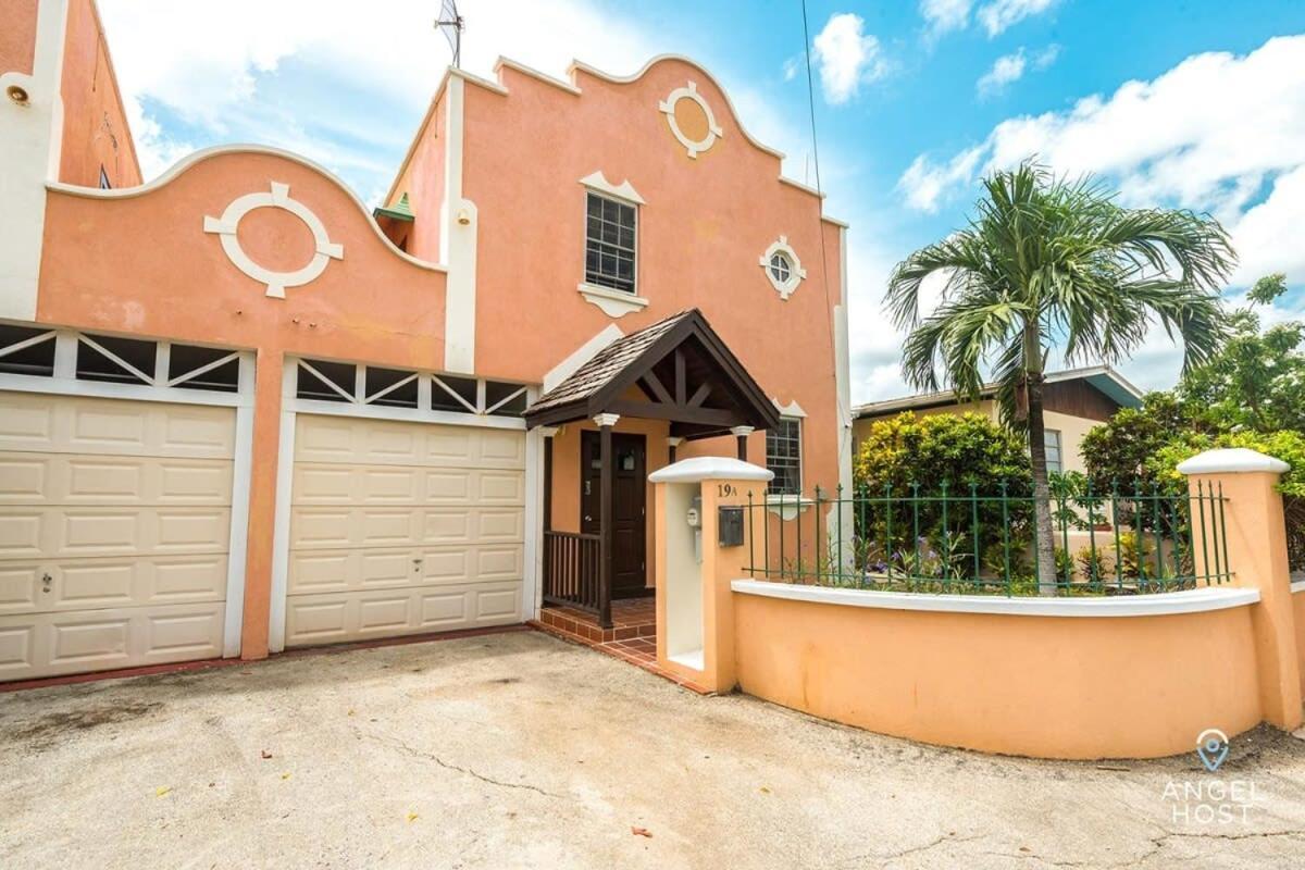 2-Story Townhome With Private Pool, Ideal For Group! Christ Church Exterior photo