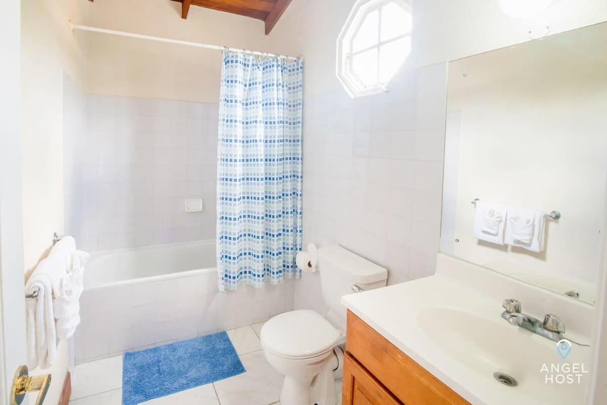 2-Story Townhome With Private Pool, Ideal For Group! Christ Church Exterior photo