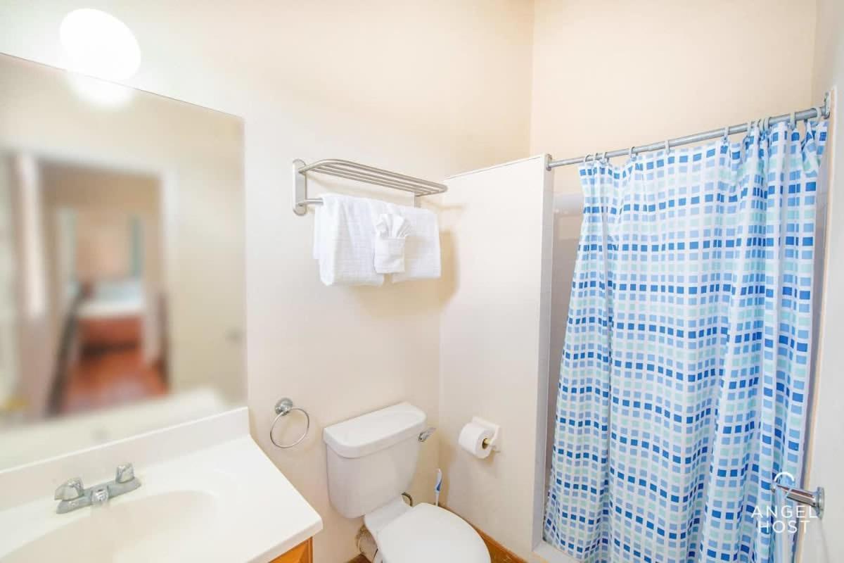 2-Story Townhome With Private Pool, Ideal For Group! Christ Church Exterior photo